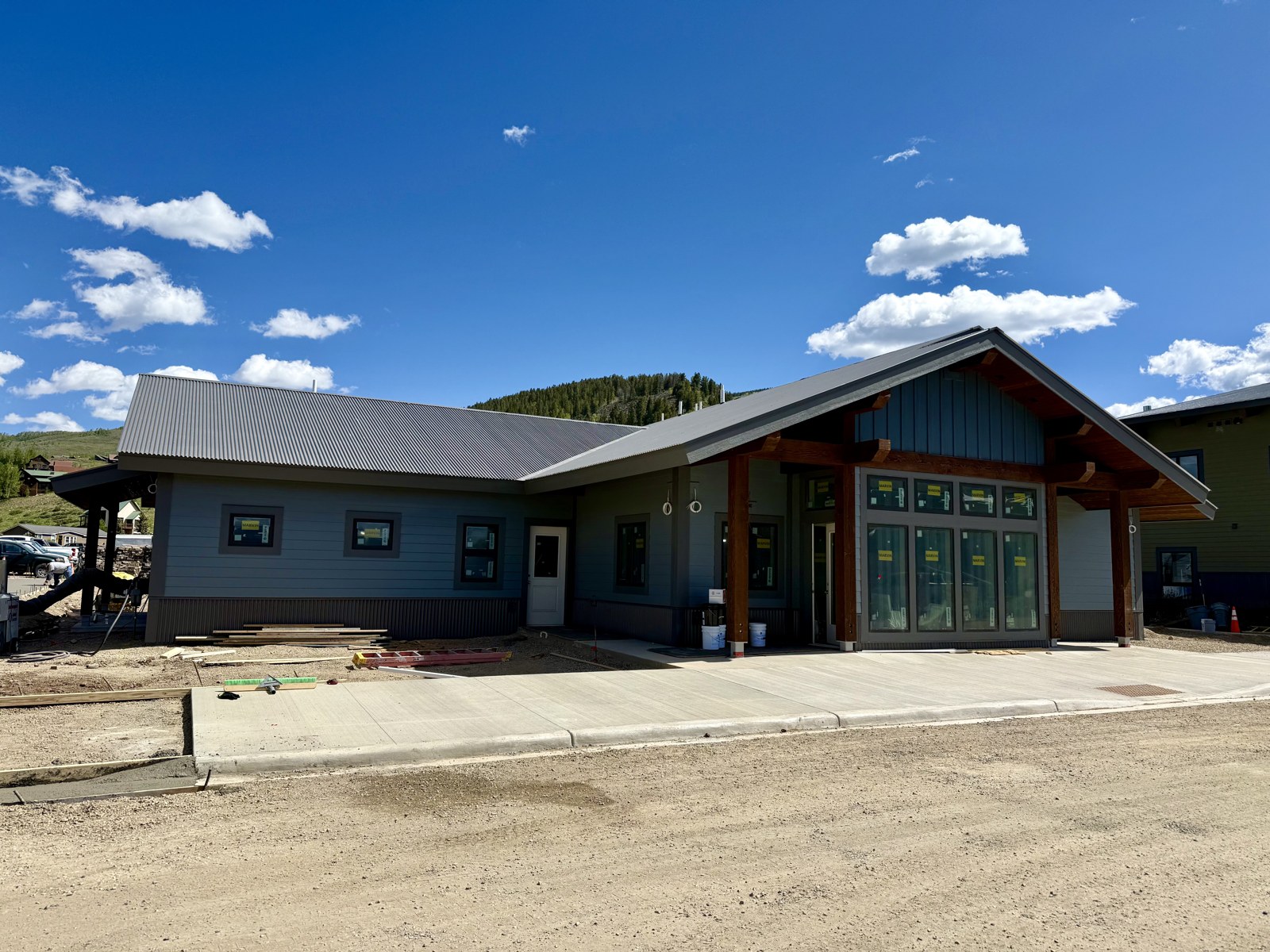 The finished exterior of Cement Creek Veterinary Hospital under a bluebird sky